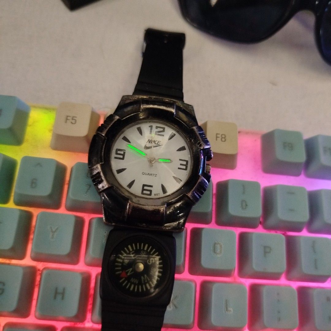 Vintg Nike Watch glowing the dark(with compass) (Category: Luxury Watches) located in Cabiao. Submitted by aeclark (Listing ID 1452855922, Image 2). Description: Not working need i replace batt (150php) gandaa nitoo glow in the dark paint slightly fade but not visible.