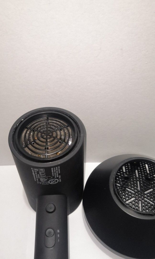 VISAGE Ionic Hair Dryer – 2 Speed Settings with Cool Shot Function | Fast Dry & Smooth Finish (Category: Hair) located in Pasig City. Submitted by tagkaro (Listing ID 1452827878, Image 2). Description: Style Your Hair Like a Pro! Achieve salon-quality results at home gamit ang VISAGE Ionic Hair Dryer. Dinisenyo ito gamit ang ionic technology upang makatulong na mabawasan ang frizz at magbigay ng mas makinis at makintab na buhok. May 2 speed setti