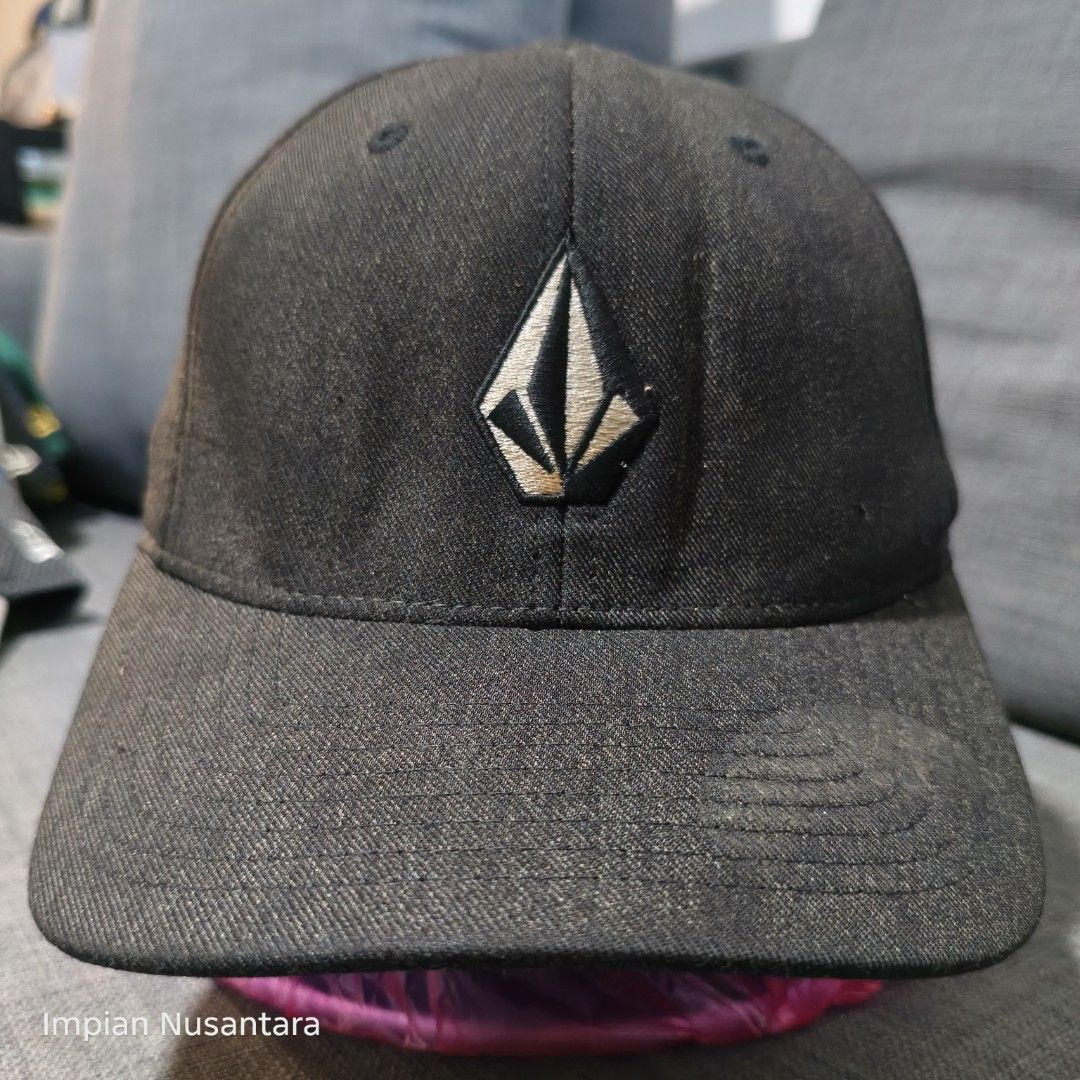 Volcom Full Cap (Category: Cap & Hats) located in Johor Bahru. Submitted by impian_nusantara (Listing ID 1452707424, Image 1). Description: Berminat boleh PM untuk detail dan sebagainya..