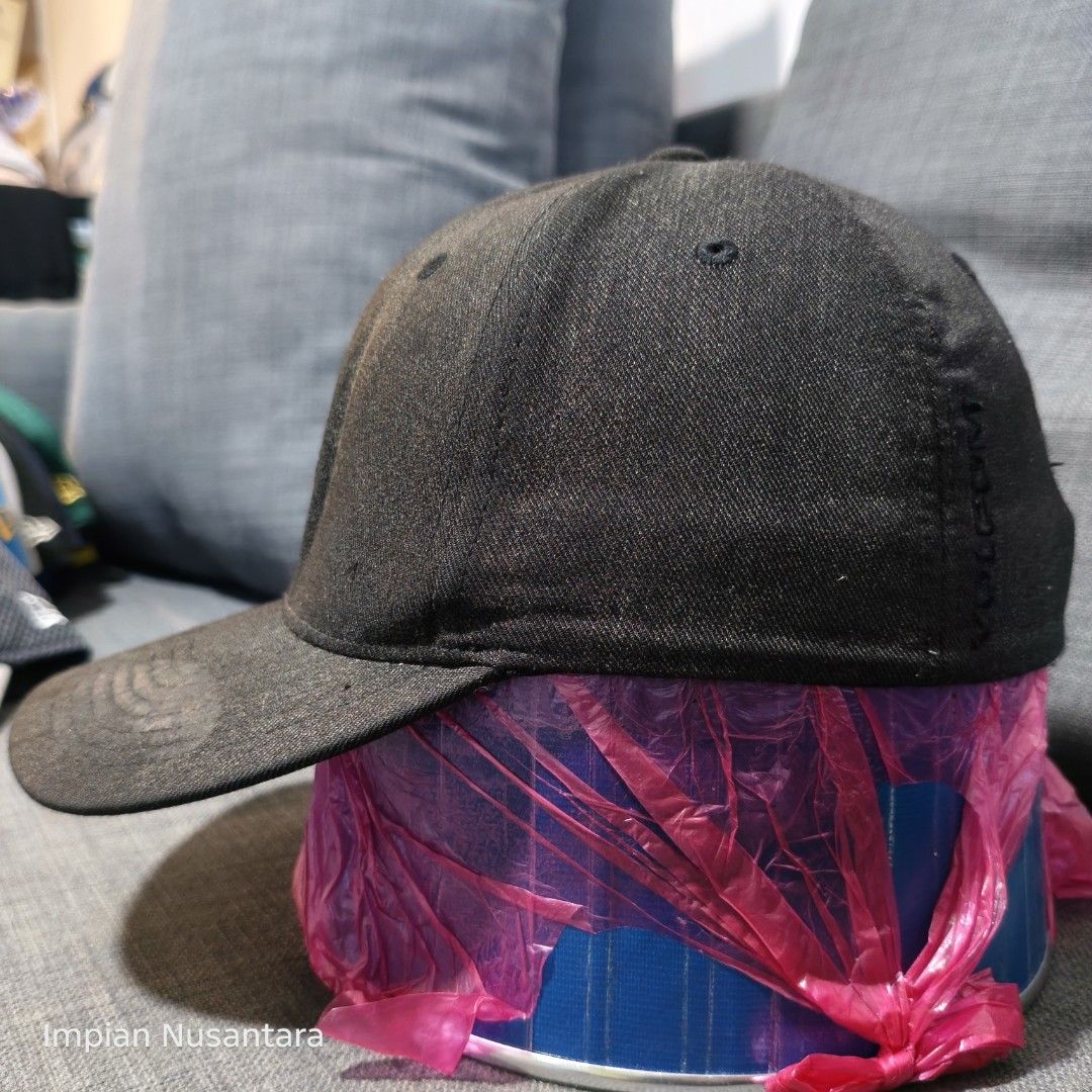 Volcom Full Cap (Category: Cap & Hats) located in Johor Bahru. Submitted by impian_nusantara (Listing ID 1452707424, Image 2). Description: Berminat boleh PM untuk detail dan sebagainya..