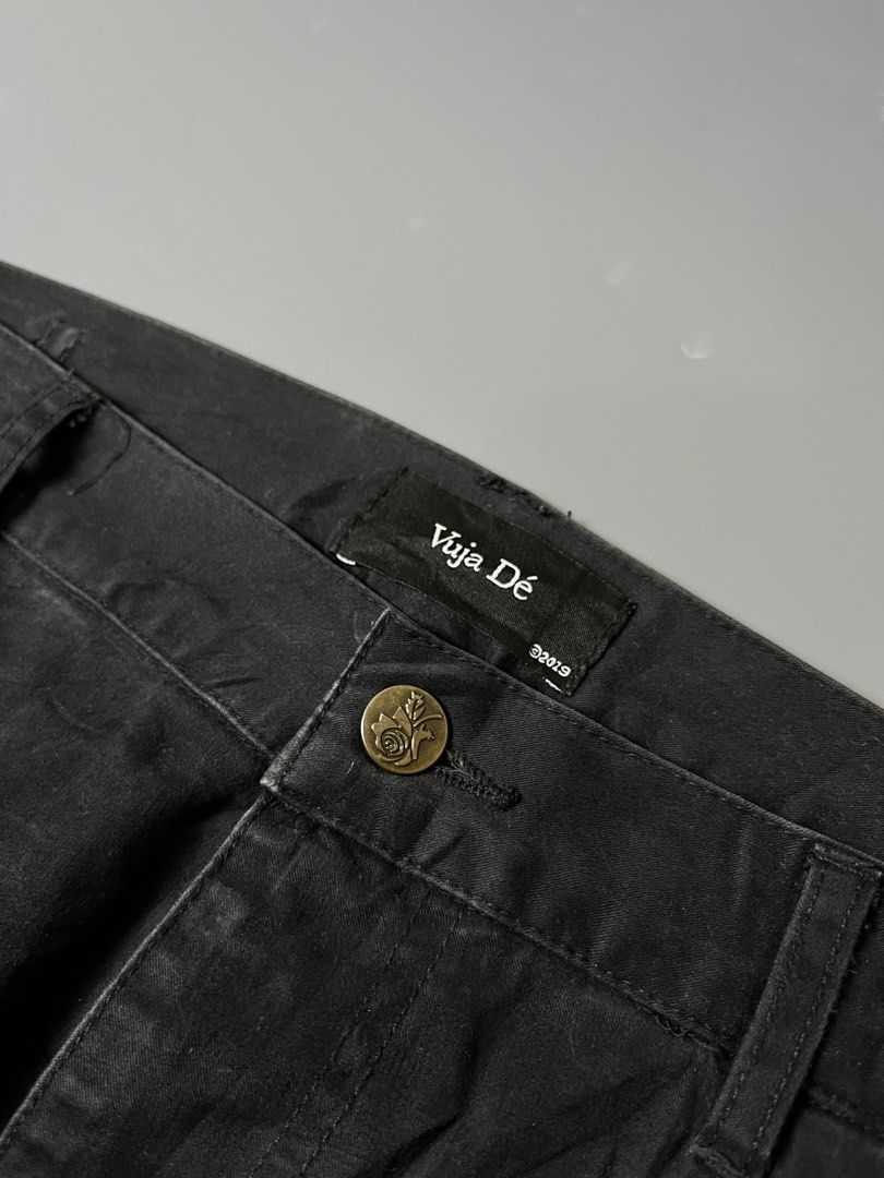 Vuja De (Category: Jeans) located in Dagupan City. Submitted by loves2thrifth (Listing ID 1452840845, Image 3). Description: Vuja De Studio Black Cargo Pants Excellent condition Dimension Width - 17 Length - 44 Leg opening - 9 Thigh -11 Inseam- 32.