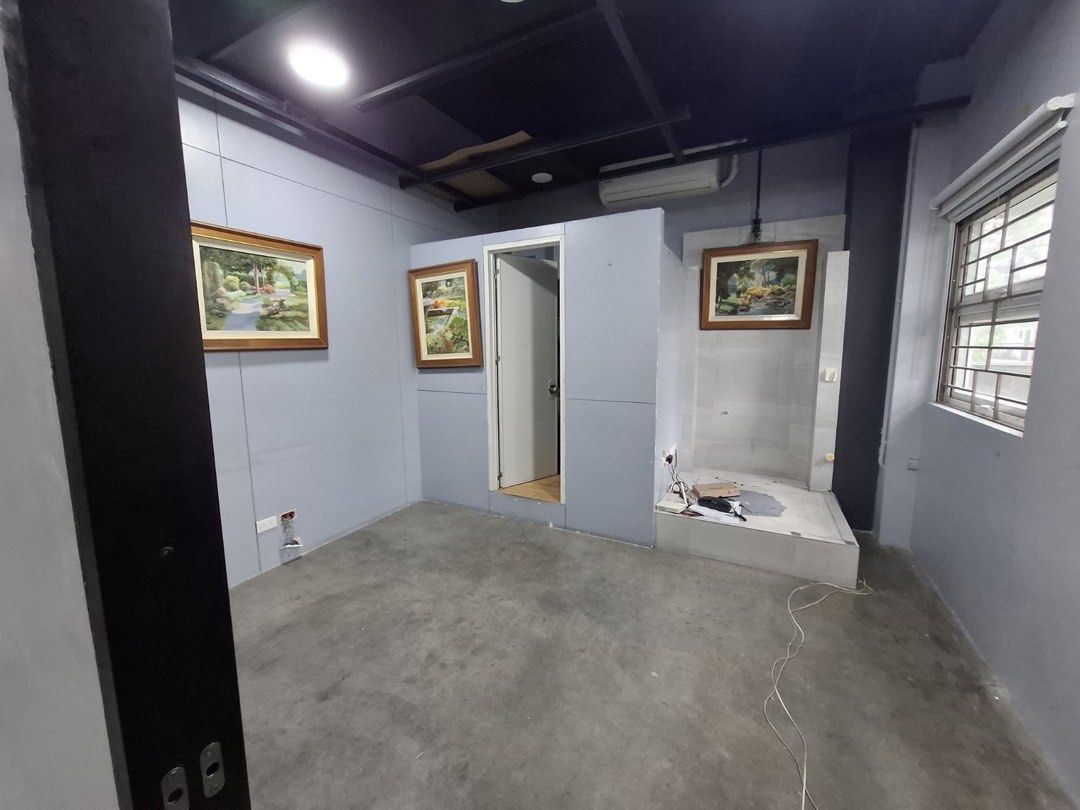 Warehouse/ Studio with office (Category: Commercial) located in Quezon City. Submitted by favourite_things (Listing ID 1444128179, Image 3). Description: Very clean With security Flood free Ready for occupancy by Aug. 1 Parking for a fee.
