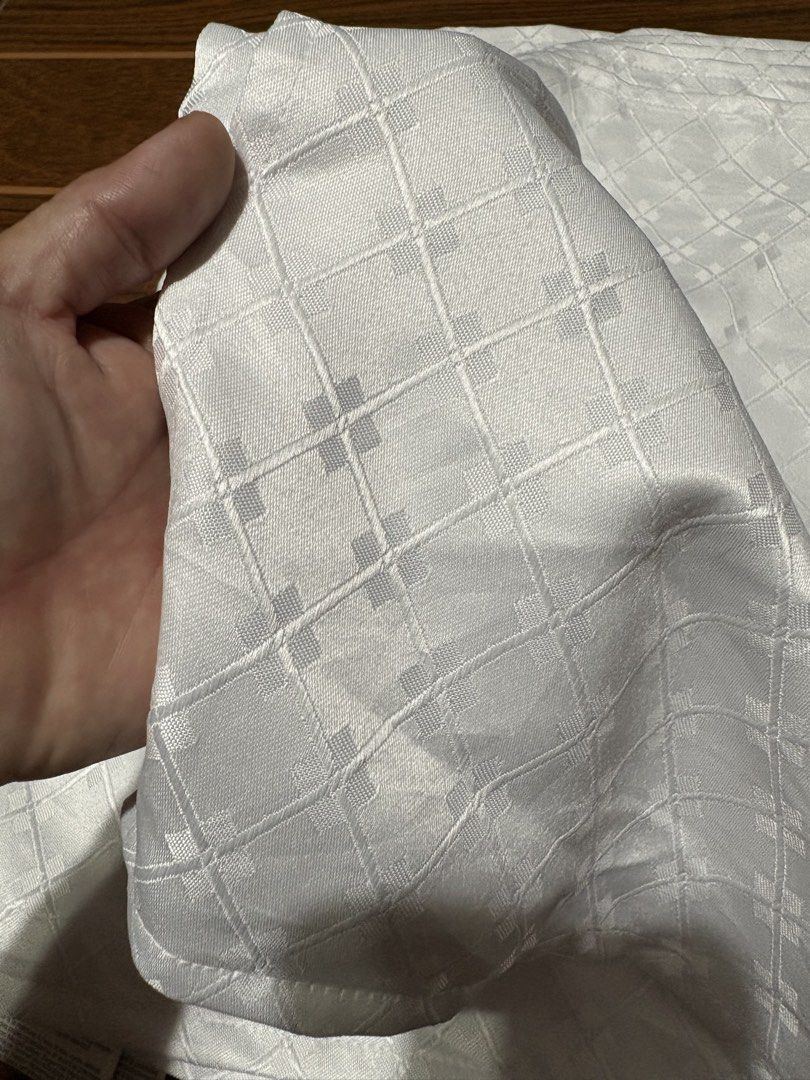White Polyester Napkins Set of 12 (Category: Towels, Napkins & Holders) located in Bulacan. Submitted by love2loved (Listing ID 1452806870, Image 2). Description: - Set of 12 white polyester napkins - Subtle woven diamond pattern - Ideal for dinners and parties - Easy care: machine washable - Tumble dry low - Iron on lowest setting if needed Brand new table napkin White color 12 pieces US box Good condition Bawal sa maselan at maarte No return,no
