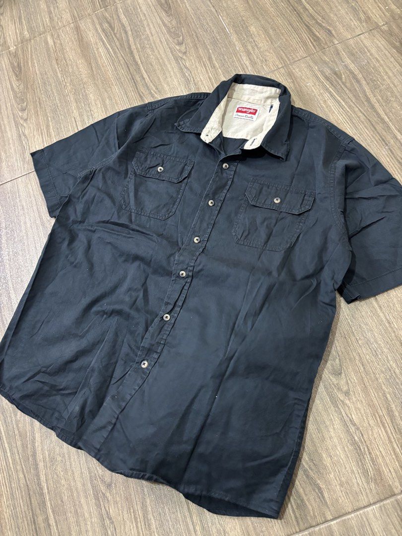 Wrangler Short Sleeve Solid Western Casual Button Down (Category: Tshirts & Polo Shirts ) located in Caloocan City. Submitted by heatedcaps4425 (Listing ID 1452852962, Image 2). Description: Wrangler Short Sleeve Solid Western Casual Button Down Dimensions (in inches) Width: 23 x 29.5 Length Condition: 9.5/10 Auth/Legit Issue: None (SWIPE RIGHT TO SEE MORE DETAILS) - CLAIM: 600 (Automatically yours) + shipping fee.
