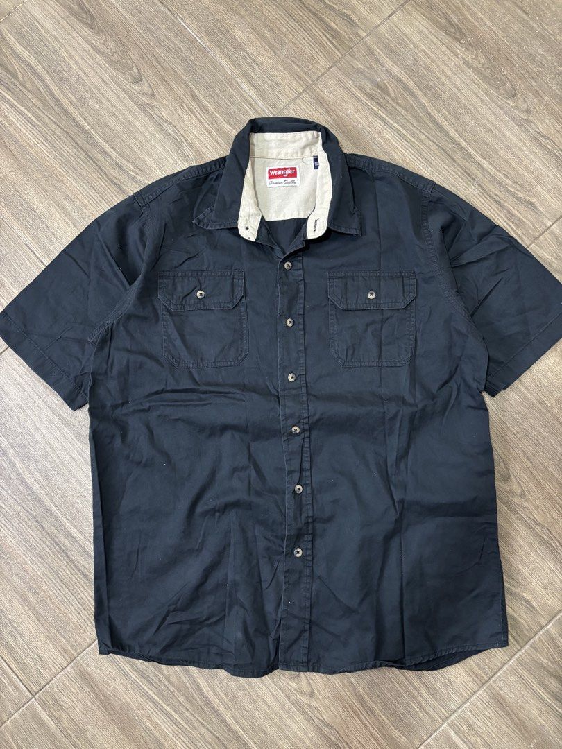 Wrangler Short Sleeve Solid Western Casual Button Down (Category: Tshirts & Polo Shirts ) located in Caloocan City. Submitted by heatedcaps4425 (Listing ID 1452852962, Image 1). Description: Wrangler Short Sleeve Solid Western Casual Button Down Dimensions (in inches) Width: 23 x 29.5 Length Condition: 9.5/10 Auth/Legit Issue: None (SWIPE RIGHT TO SEE MORE DETAILS) - CLAIM: 600 (Automatically yours) + shipping fee.