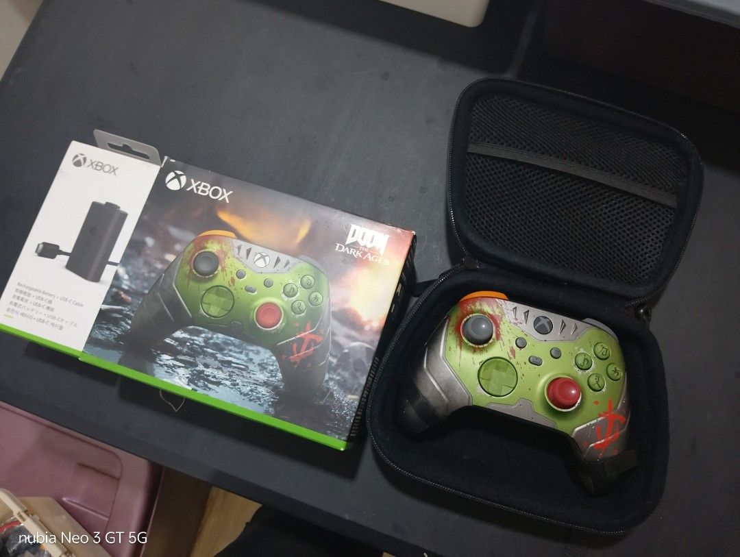 X box controller (Category: Controllers) located in Batang Kali. Submitted by zack_koito (Listing ID 1452855240, Image 2). Description: x box controller limited edition doom the dark ages condition superb 10/10 cod selayang area.