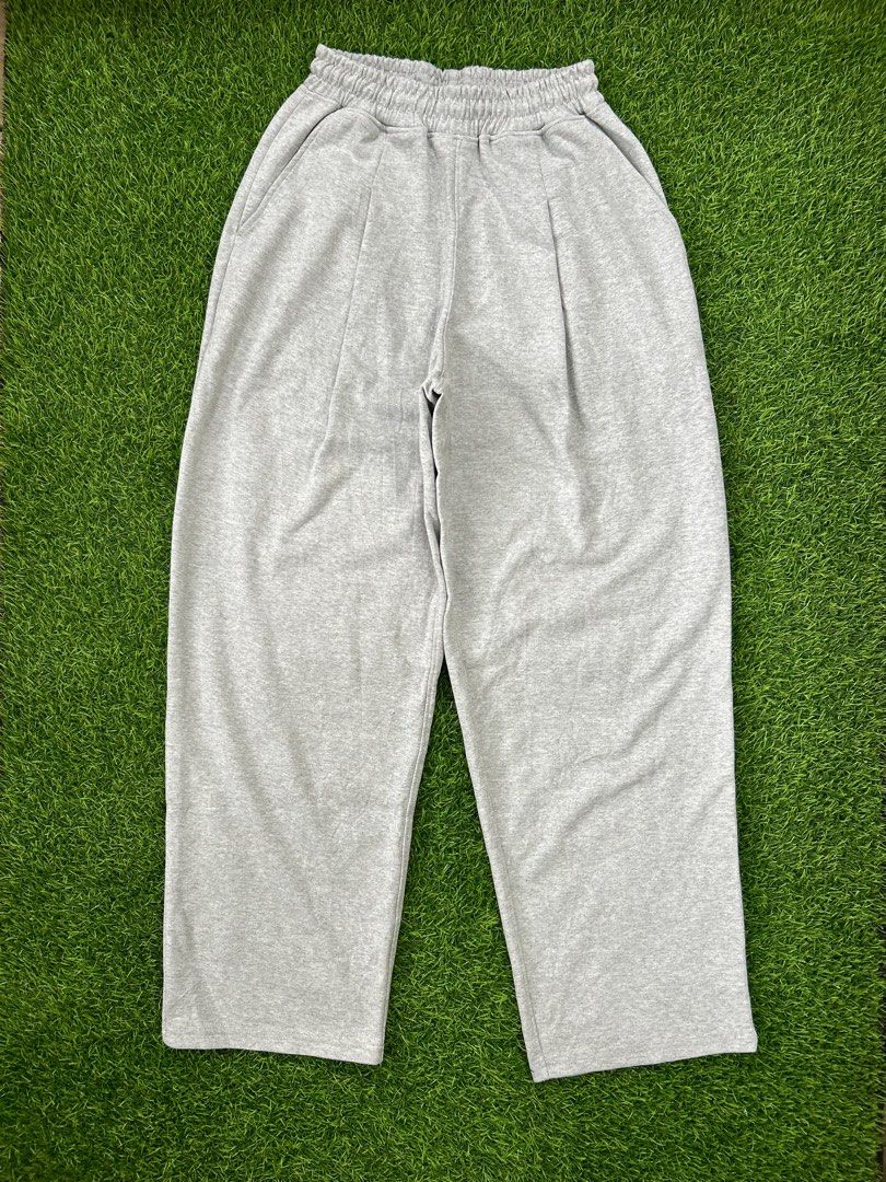 XEROBNR Grey Baggy Sweatpants (Category: Joggers) located in Davao. Submitted by sta_archive (Listing ID 1452853372, Image 2). Description: XEROBNR Grey Baggy Sweatpants Waist - 26-34 Length - 43.5 Hem - 10 Thigh - 15 Color Rate - 9.5/10 Excellent Condition No Issues/Flaws 450 + Shipping Fee 📌 P.S. The cover photo is studio-edited for a cleaner presentation. The item’s color, design, and details are represented as accurately as possible. • Howev