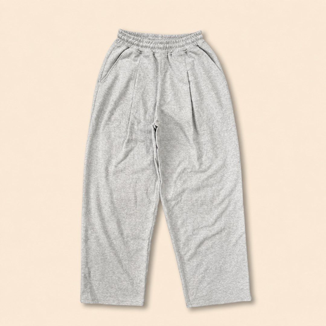 XEROBNR Grey Baggy Sweatpants (Category: Joggers) located in Davao. Submitted by sta_archive (Listing ID 1452853372, Image 1). Description: XEROBNR Grey Baggy Sweatpants Waist - 26-34 Length - 43.5 Hem - 10 Thigh - 15 Color Rate - 9.5/10 Excellent Condition No Issues/Flaws 450 + Shipping Fee 📌 P.S. The cover photo is studio-edited for a cleaner presentation. The item’s color, design, and details are represented as accurately as possible. • Howev