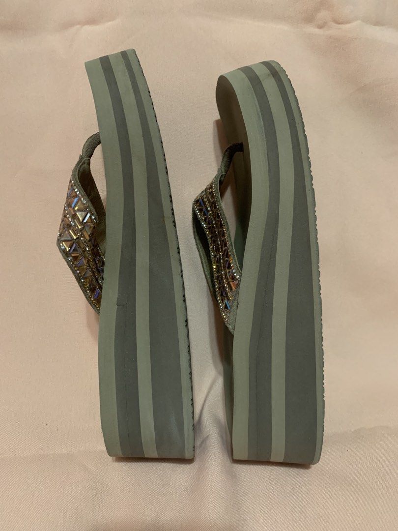 Yellow Box Embellished Platform Flip-Flops Size 6.5 Kaduna (Category: Slippers and slides) located in Bacoor. Submitted by pbmypet (Listing ID 1452810202, Image 3). Description: - FIXED PRICE/LAST PRICE - Cute Yellow Box flip-flops - Taupe color - Platform sole for added height - Straps adorned with sparkly rhinestones and beads - Size: 6.5 but fits but fits size 7 - Ideal for casual wear or beach trips - No flaws no issues light weight - Heel he