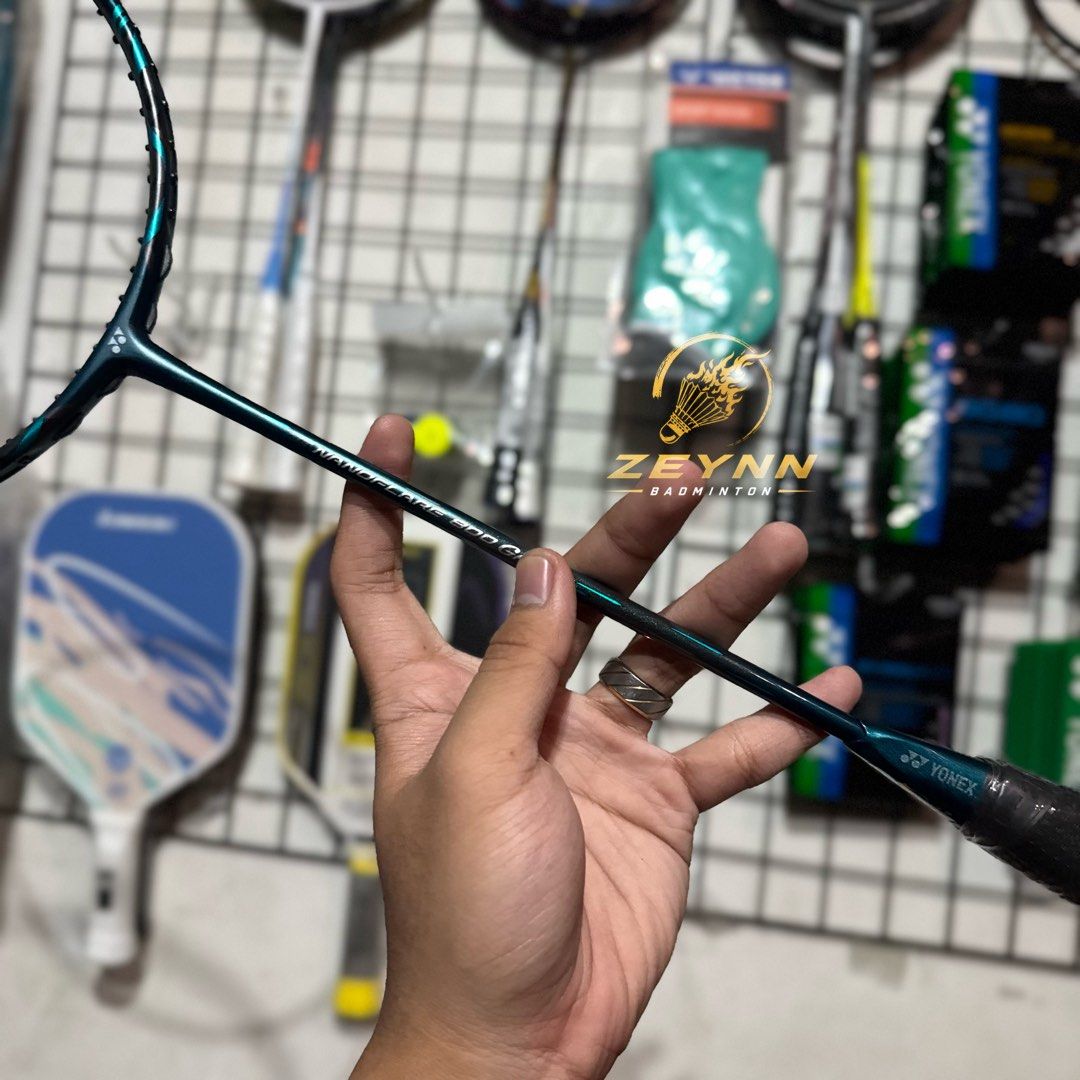 Yonex Nanoflare 800 Game - Deep Green (Category: Racket and Ball Sports) located in Las Pinas. Submitted by lvespinaa (Listing ID 1452818648, Image 3). Description: THE NANOFLARE 800 GAME IS BACK! 🔥 Upgrade your game with the Nanoflare Game Series!⚡ Available now at ZEYNN BADMINTON 👀 🏸 Yonex Nanoflare 800 Game - Deep Green Specs : ✅ Weight : 4U G5 ( .80 - .84g ) ✅ Balance : Head Light ✅ Flex : Medium Flex ✅ Max Tension : 28lbs ‼️ LIMITED STOCK
