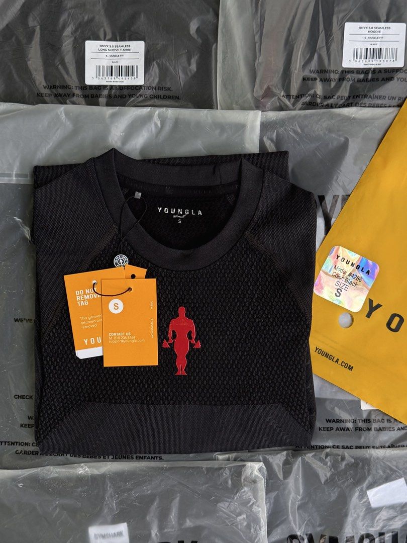 YOUNGLA X GOLDS GYM Iron Compression Shirt (Category: Activewear) located in Bayombong. Submitted by rethreadsactivewear (Listing ID 1452802873, Image 3). Description: ON-HAND! READY TO SHIP! YOUNGLA X GOLDS GYM Compression Shirt Small Brandnew MATERIAL: 72% Polyamide, 21% Polyester, and 7% Elastane FABRIC WEIGHT: 310 GSM FIT: Fitted. DESIGN: Built in collaboration with Gold’s Gym, this compression tee is designed for locked-in training sessions.