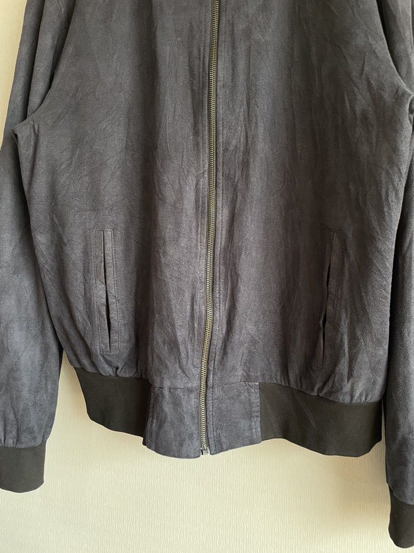 Zara Man Navy Suede Bomber Jacket (Category: Coats, Jackets and Outerwear) located in Mataasnakahoy. Submitted by zero4thrift (Listing ID 1452750936, Image 3). Description: - Zara Man bomber jacket - Navy blue color - Suede-like texture - Ribbed collar, cuffs, and hem - Zip-up front - Two side pockets - Fully lined interior - Made in Turkey - Ideal for casual wear Actual size - 23” width - 28” length 📌 DISCLAIMER 📍Please manage your expectation