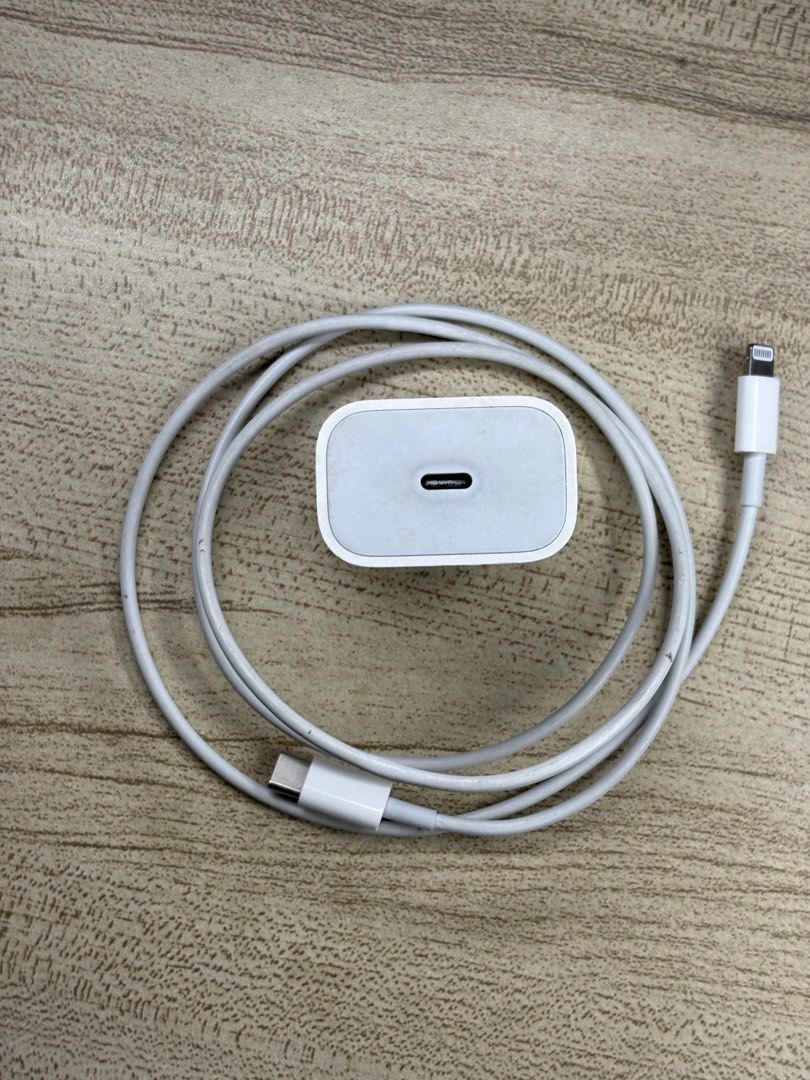 AUTHENTIC 1M LIGHTNING CABLE AND 20W ADAPTER (Category: Chargers & Cables) located in Las Pinas. Submitted by jpsanpedro (Listing ID 1453046401, Image 3). Description: spare charger. nag upgrade ako kaya naka tambak na lang 📍Las Pinas Can meetup within Las Pinas or nearby malls sa lrt or mrt Can ship via Lalamove.