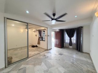 (Category: ) located in . Submitted by mudah945455 (Listing ID 1449935357, Image 1). Description: .
