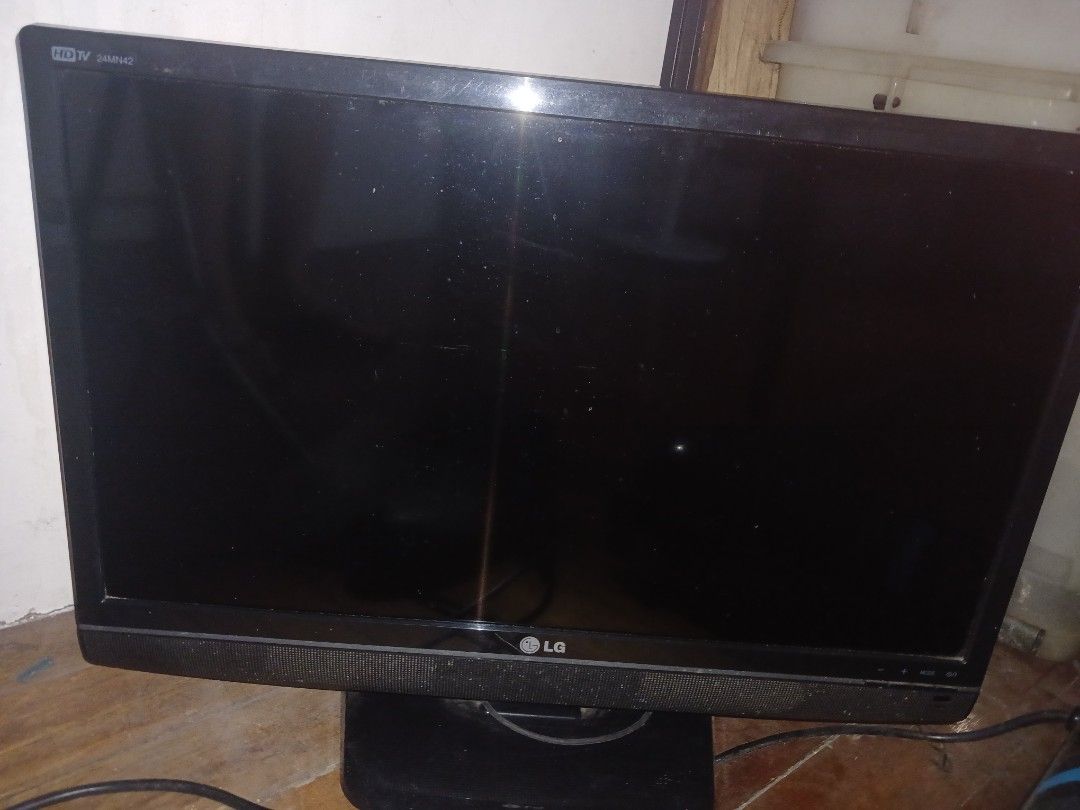 24 inches LG tv (Category: Electrical, Adaptors & Sockets) located in San Juan City. Submitted by aemondgirlie (Listing ID 1452896347, Image 1). Description: .