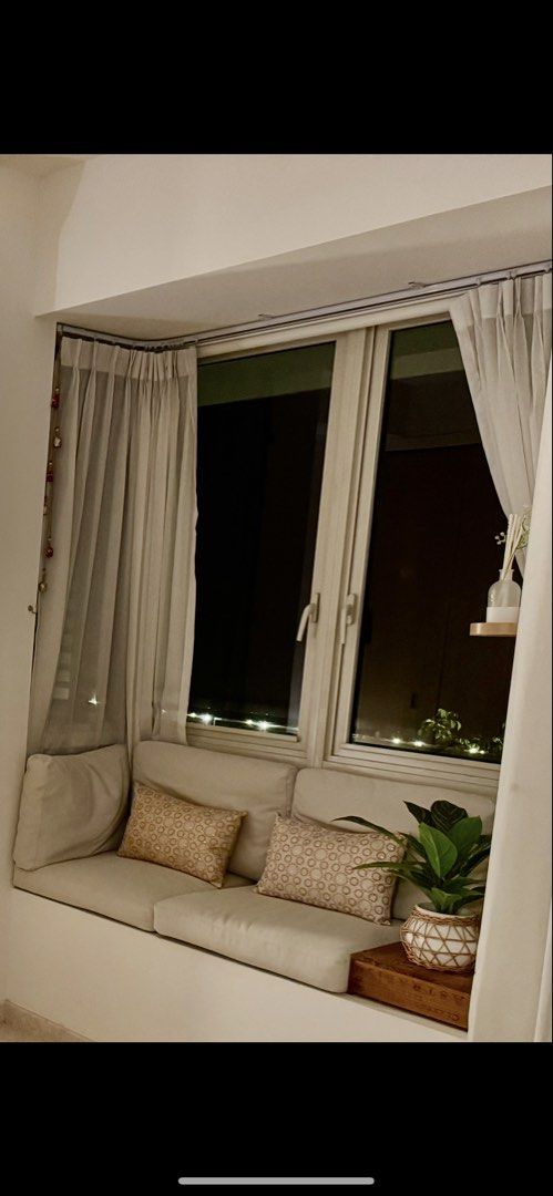 2 rectangular cushions with inserts (Category: Cushions & Throws) located in Singapore. Submitted by rgl0690 (Listing ID 1452934148, Image 3). Description: Selling as a pair 17*12 inch Hardly used, always been kept in protective covers Comes with inserts.