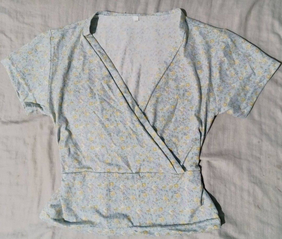 3 pcs Women's Tops (Category: Others Tops) located in Quezon City. Submitted by preloved_itemsimnida (Listing ID 1452950708, Image 1). Description: - worn them twice and in a good condition 📍commonwealth/litex/batasan hills/payatas/don antonio/quiapo.
