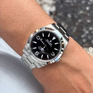 (Category: ) located in . Submitted by 0000watchcollectsg (Listing ID 1452935457, Image 1). Description: .