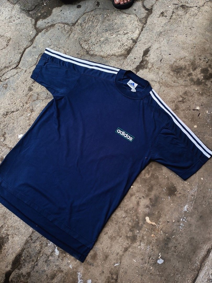 Adidas 90s Vintage Shirt (Category: Tshirts & Polo Shirts ) located in Cavite. Submitted by akyyyy (Listing ID 1452894820, Image 2). Description: vintage 1990s blue Adidas t-shirt featuring classic white three-stripes on the sleeves and a small logo patch on the chest. Width: 21 Length: 30/32 Happy Shopping 🛍️😄.