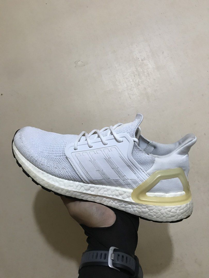 Adidas bounce (Category: Sneakers) located in Naga. Submitted by stepzoneph (Listing ID 1453004418, Image 1). Description: For sale Adidas bounce White Colorway Good condition ✅.