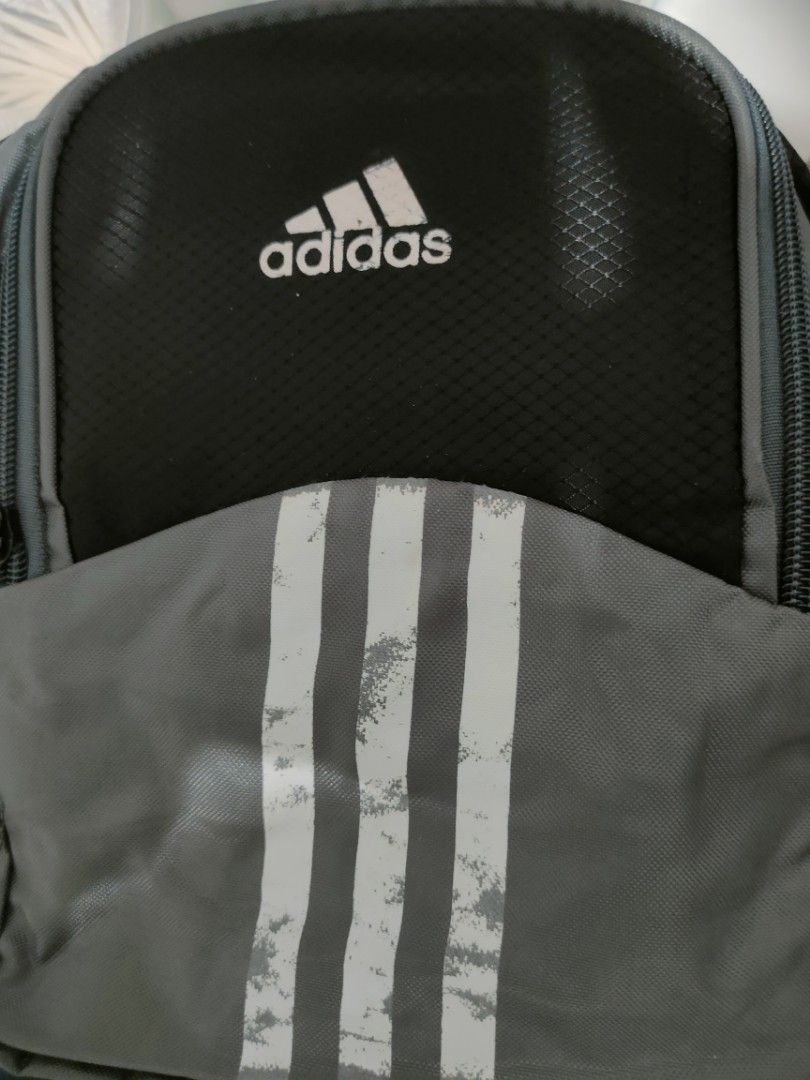 Adidas Sling bag (Category: Sling Bags) located in Santiago. Submitted by johnmichael1213 (Listing ID 1452920546, Image 2). Description: Sling bag adidas issue: print.