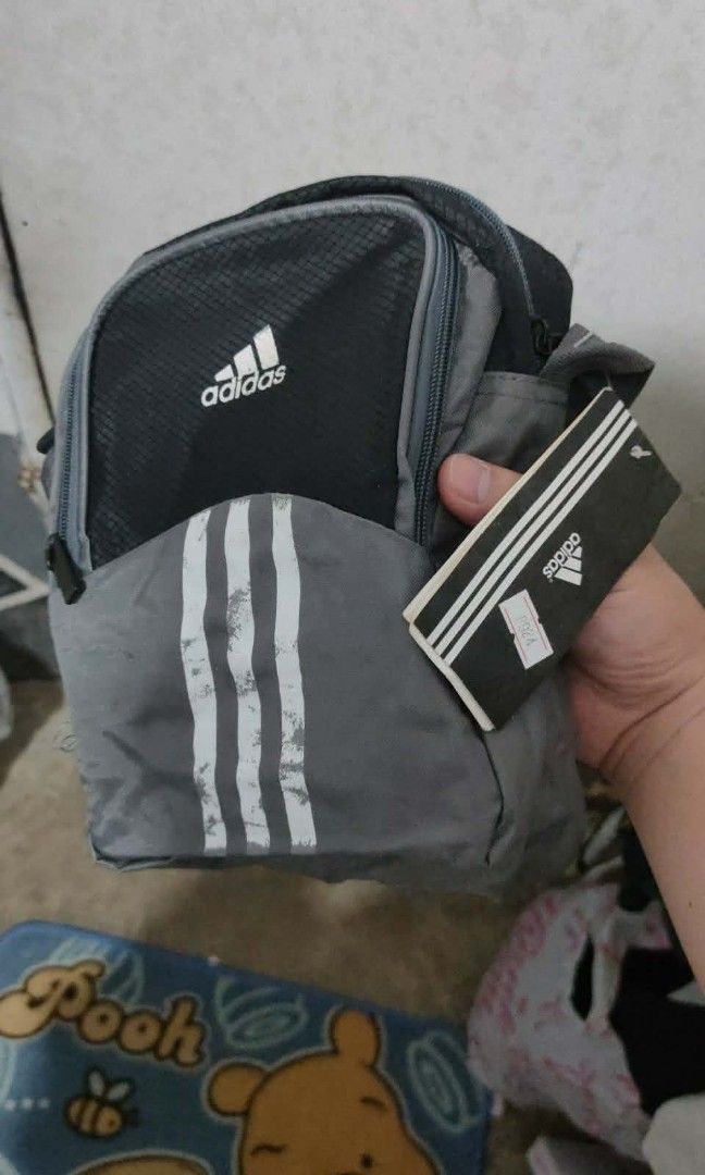 Adidas Sling bag (Category: Sling Bags) located in Santiago. Submitted by johnmichael1213 (Listing ID 1452920546, Image 1). Description: Sling bag adidas issue: print.