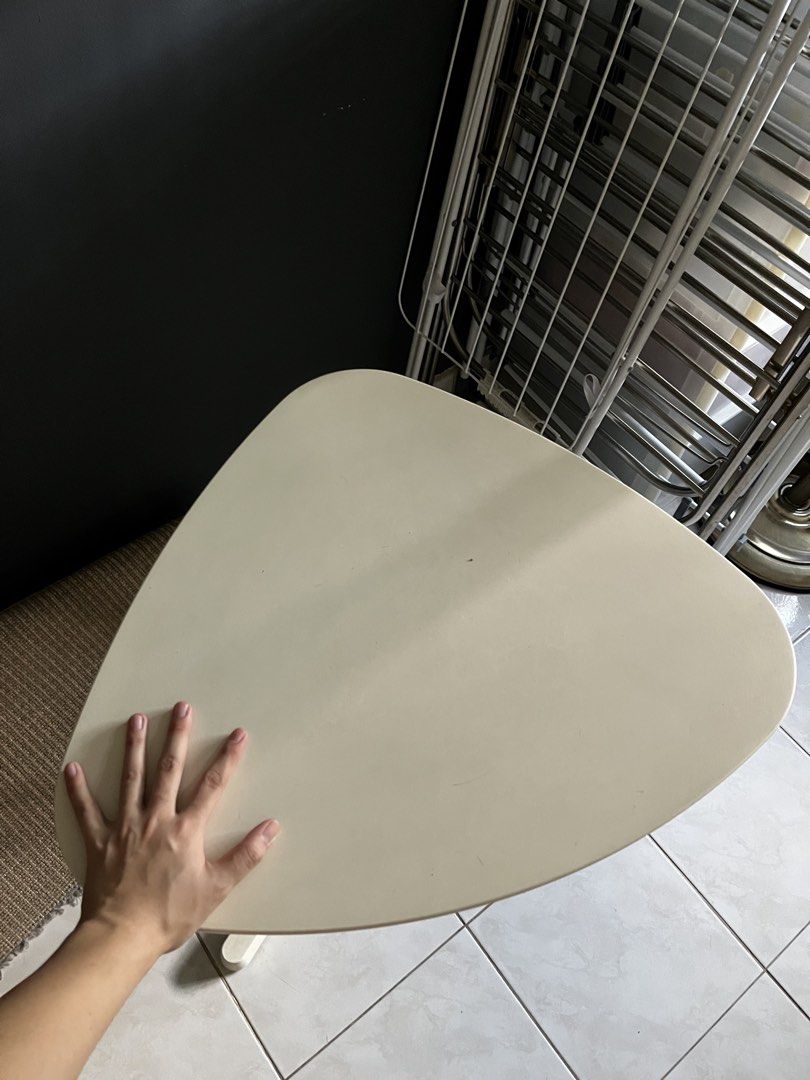 Adjustable Height Side Table (Category: Tables & Sets) located in Kajang. Submitted by lynn12123 (Listing ID 1452956687, Image 2). Description: .