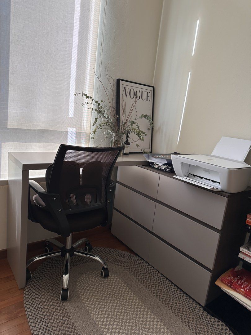 Adjustable Study Table (Category: Shelves, Cabinets & Racks) located in Singapore. Submitted by jazzmeow (Listing ID 1452950971, Image 1). Description: Adjustable length: 100–220 cm | Width: 35 cm | Height: 78 cm | Freely adjustable angle — can be positioned straight or turned into a corner configuration..