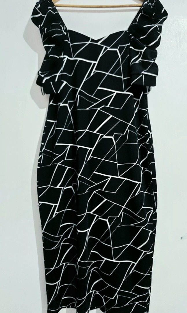 Aesthetic Black Curvy Dress (Category: Dresses) located in Malolos. Submitted by candyproj (Listing ID 1453007410, Image 1). Description: Aesthetic Black Curvy Dress SHEIN CURVE I Personal Used Clothes Size: XXL on tag Measurement Bust: 40" Length: 45" Buy 3 clothes, SHIPPING FEE IS FREE RFS: Decluterring/Migrating Price is Negotiable Everything must go.