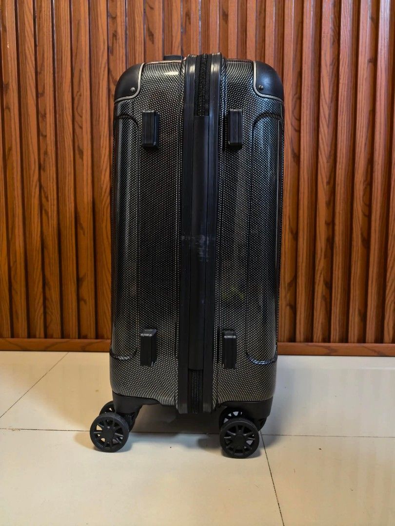 Ali Tokyo Small Luggage (Category: Luggage) located in Manila. Submitted by jzjapansurplus (Listing ID 1453034786, Image 3). Description: - Brand: Ali Tokyo - Color: Black - Design: Textured pattern - Features: Retractable handle, four spinner wheels, TSA lock - Ideal for: Short trips, carry-on luggage.