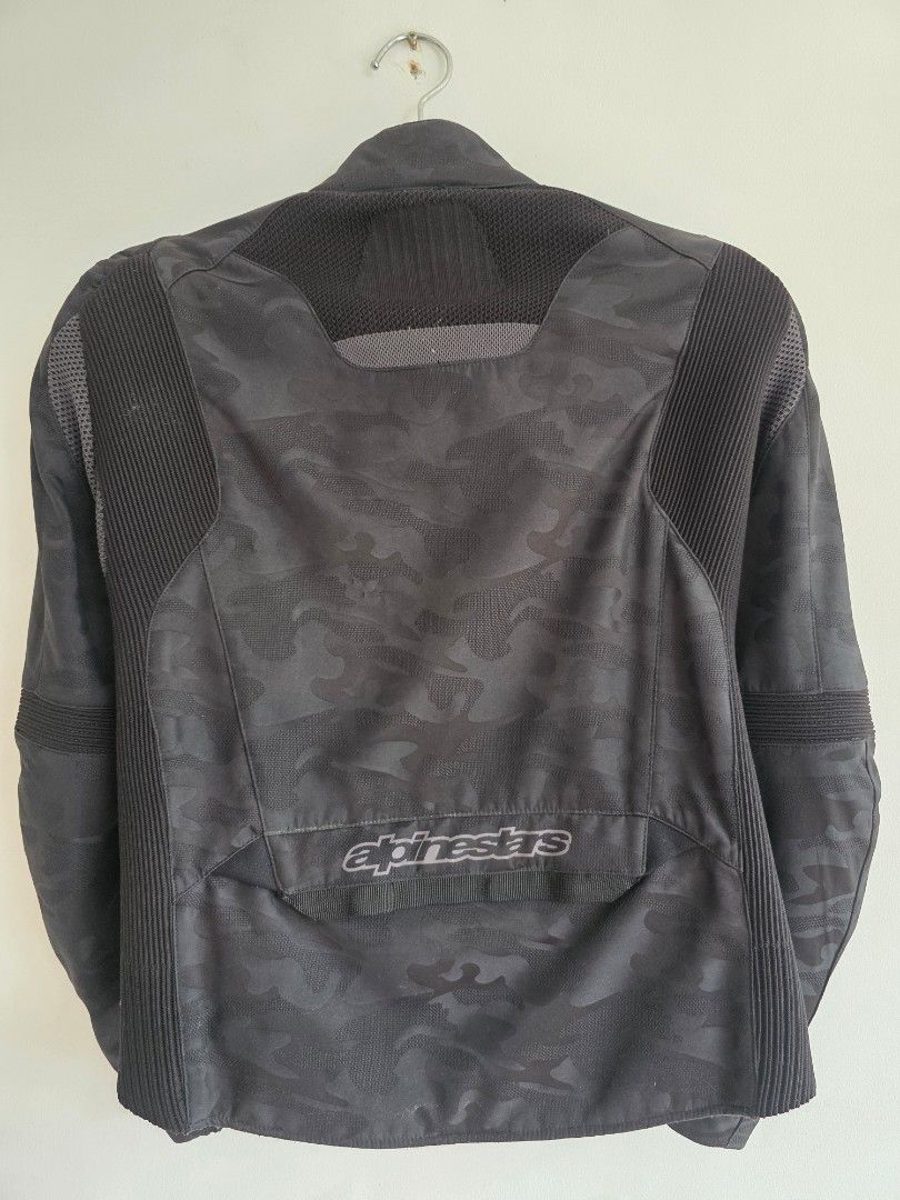 Alpinestars Camo Motorcycle Jacket (Category: Coats, Jackets and Outerwear) located in Paranaque City. Submitted by pj.rosario (Listing ID 1452992787, Image 2). Description: ALPINESTARS RIDING JACKET (Small) ₽10,000.00 Size: Small RFS: extra jacket Location: Better Living, Parañaque Payment: Bank Transfer - Maribank Lalamove/grab ok, buyer to book and pay. Pick-up ok, bigay ko address ko pag sure buyer. AUTOPASS sa swap at meet up :).