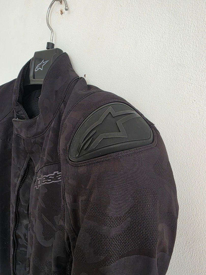 Alpinestars Camo Motorcycle Jacket (Category: Coats, Jackets and Outerwear) located in Paranaque City. Submitted by pj.rosario (Listing ID 1452992787, Image 3). Description: ALPINESTARS RIDING JACKET (Small) ₽10,000.00 Size: Small RFS: extra jacket Location: Better Living, Parañaque Payment: Bank Transfer - Maribank Lalamove/grab ok, buyer to book and pay. Pick-up ok, bigay ko address ko pag sure buyer. AUTOPASS sa swap at meet up :).