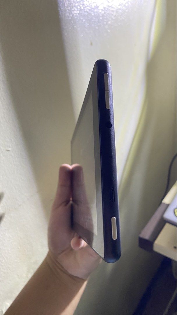 Amazon Fire 7 Tablet (2019) With memory card na. (Category: Laptops & Notebooks) located in Rodriguez. Submitted by vastbird.0fa292 (Listing ID 1453048789, Image 3). Description: Display: 7-inch IPS touchscreen with 1024 x 600 resolution Cameras: 2MP front and rear-facing cameras with 720p video recording Software: Fire OS (built on Android), restricted to the Amazon Appstore rather than Google Play Storage: 8gb + free memory card 64 gb (original