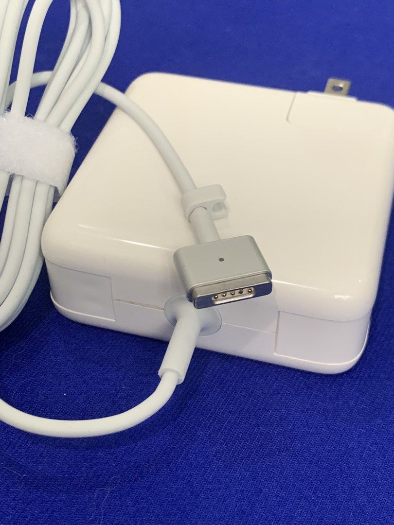 Apple 60W MacBook MagSafe 2 (T-Tip) Charger (Category: Chargers & Cables) located in San Juan City. Submitted by ph_gadgets_hub (Listing ID 1452963528, Image 2). Description: 💯% MacBook Air Charger 💯% MacBook Pro Charger The MacBook MagSafe 2 Adapter (T tip) efficiently charges at home, in the office, or on the go. It’s a compatible MacBook charger. 𝐅𝐋𝐀𝐒𝐇 𝐒𝐀𝐋𝐄🔥 ₱1,300 60W MacBook MagSafe 2 (T-Tip) Charger Brand New♥️ Compatibility: Ma