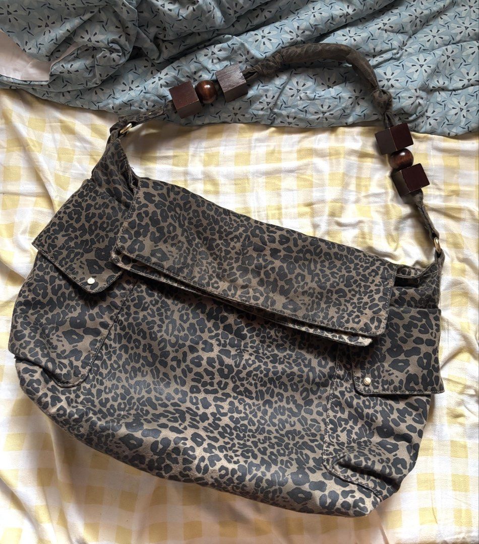 Armani Exchange large leopard print shoulder bag (Category: Shoulder Bags) located in Cabuyao City. Submitted by nevernotdecluttering (Listing ID 1452921320, Image 1). Description: unsure of the year, but this one's v old na HEAVILY USED (please view all photos) But aaahhh it's so pretty and unique 2 LARGE side pockets magnetic closure 1 zipper compartment inside has a gold finish metal plate/tag wood accents can easily fit a 13" laptop with slee