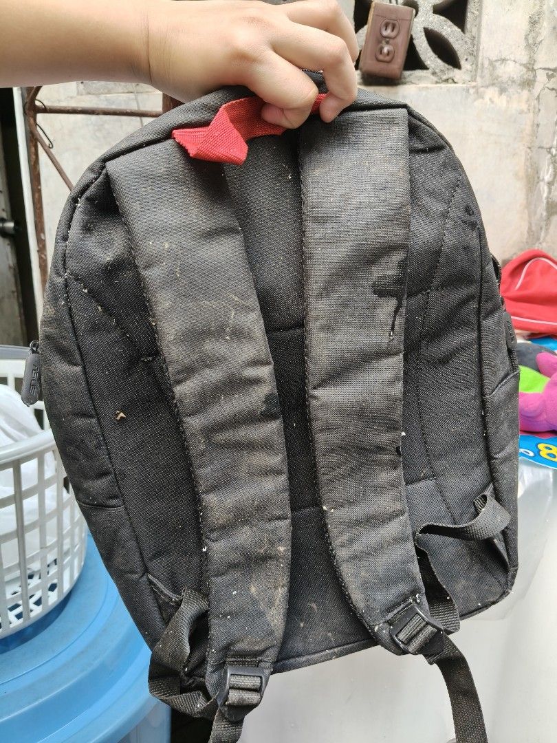 ASUS Backpack (Category: Backpacks) located in Quezon City. Submitted by giveitalife (Listing ID 1452941598, Image 2). Description: - Black ASUS backpack - Front zip pocket - Main compartment with internal dividers - Adjustable straps - Still functional and ready for a new owner need wash lang good to go na!.