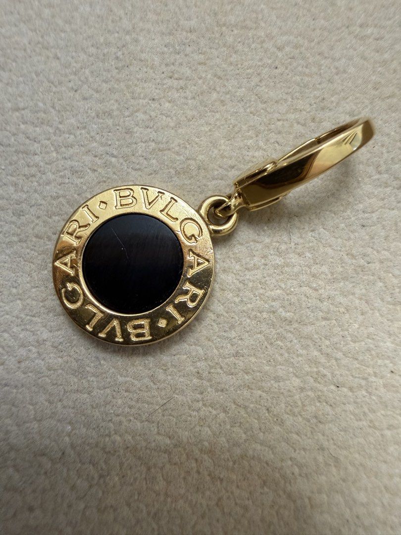 Auth Bvlgari Onyx Pendant (Category: Necklaces) located in Makati City. Submitted by aurummaison (Listing ID 1452944370, Image 1). Description: 3.8 grams.