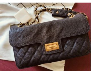 (Category: ) located in . Submitted by jules_collection (Listing ID 1452939856, Image 1). Description: .