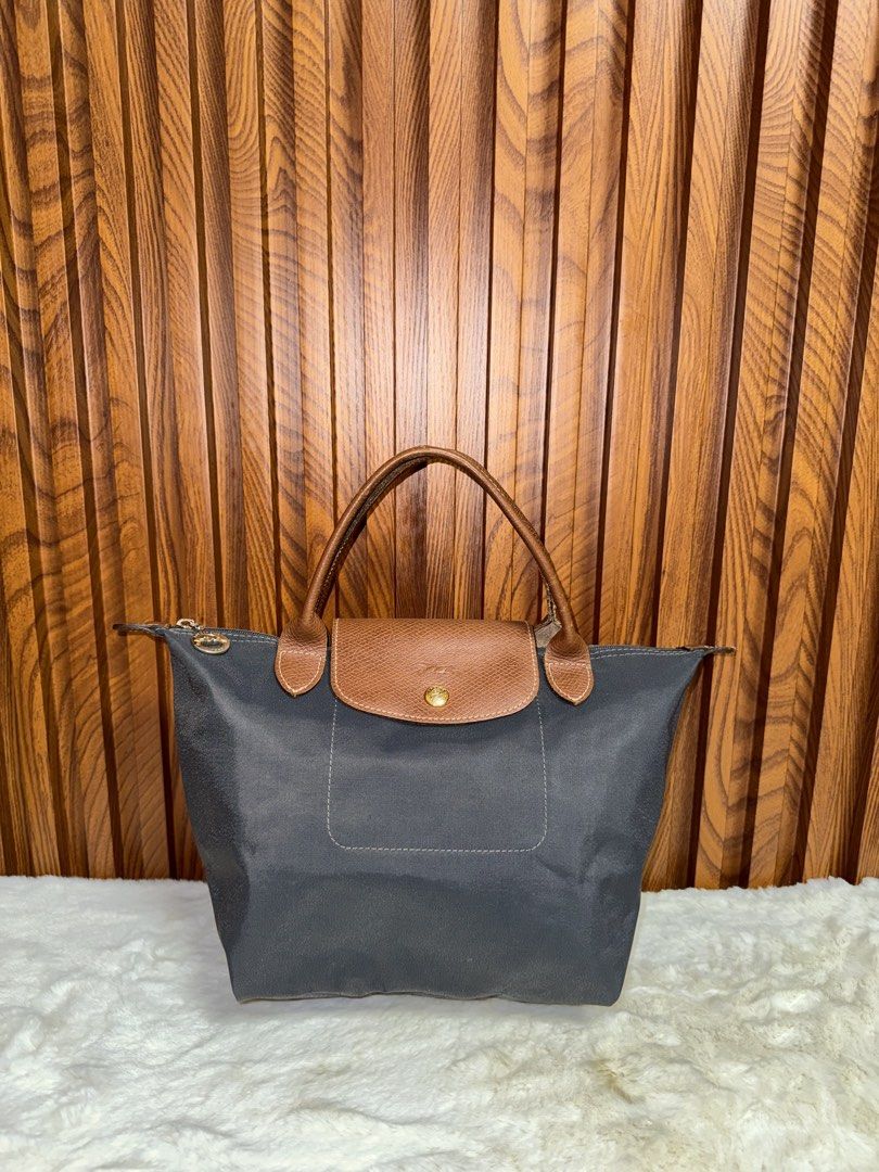 Authentic Longchamp Small Top Handle Bag (Category: Luxury Bags & Wallets) located in Subic. Submitted by luxshoppe88 (Listing ID 1452884806, Image 1). Description: - Stylish gray nylon and brown leather material top hndle tote bag - Durable nylon material - Spacious interior - Classic and versatile design mode of payment : bpi and gcash shipping will be done once payment confirm.. or the next day. HAPPY SHOPPING!! T-H-A-N-K Y-O-U! 😊 .