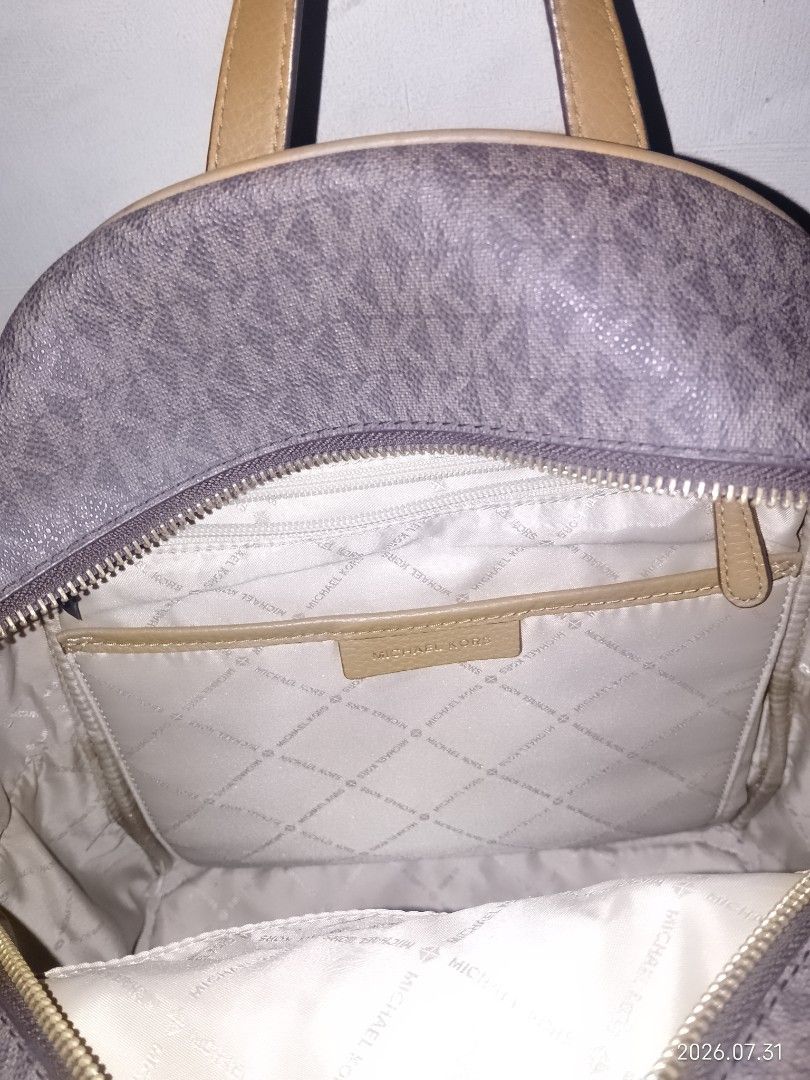 Authentic michael kors MK backpack preloved (Category: Luxury Bags & Wallets) located in Manila. Submitted by candy34_90 (Listing ID 1449885361, Image 2). Description: bag only, wlang sira. large size badly need funds dasma area.