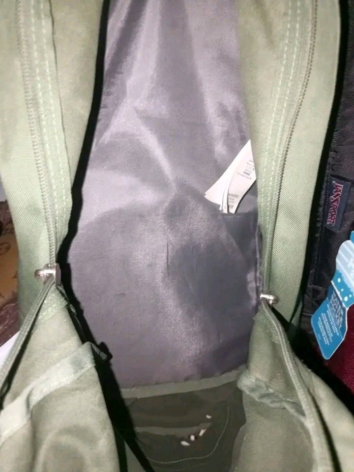 Backpack (Category: Backpacks) located in Manila. Submitted by rubymielbona (Listing ID 1452885671, Image 3). Description: 🎒 FOR SALE: Original JanSport Backpack Sale 799‼️‼️ ✅ 100% Original ✅ Good used condition ✅ All zippers working ✅ Spacious and durable perfect for school, work, or travel.