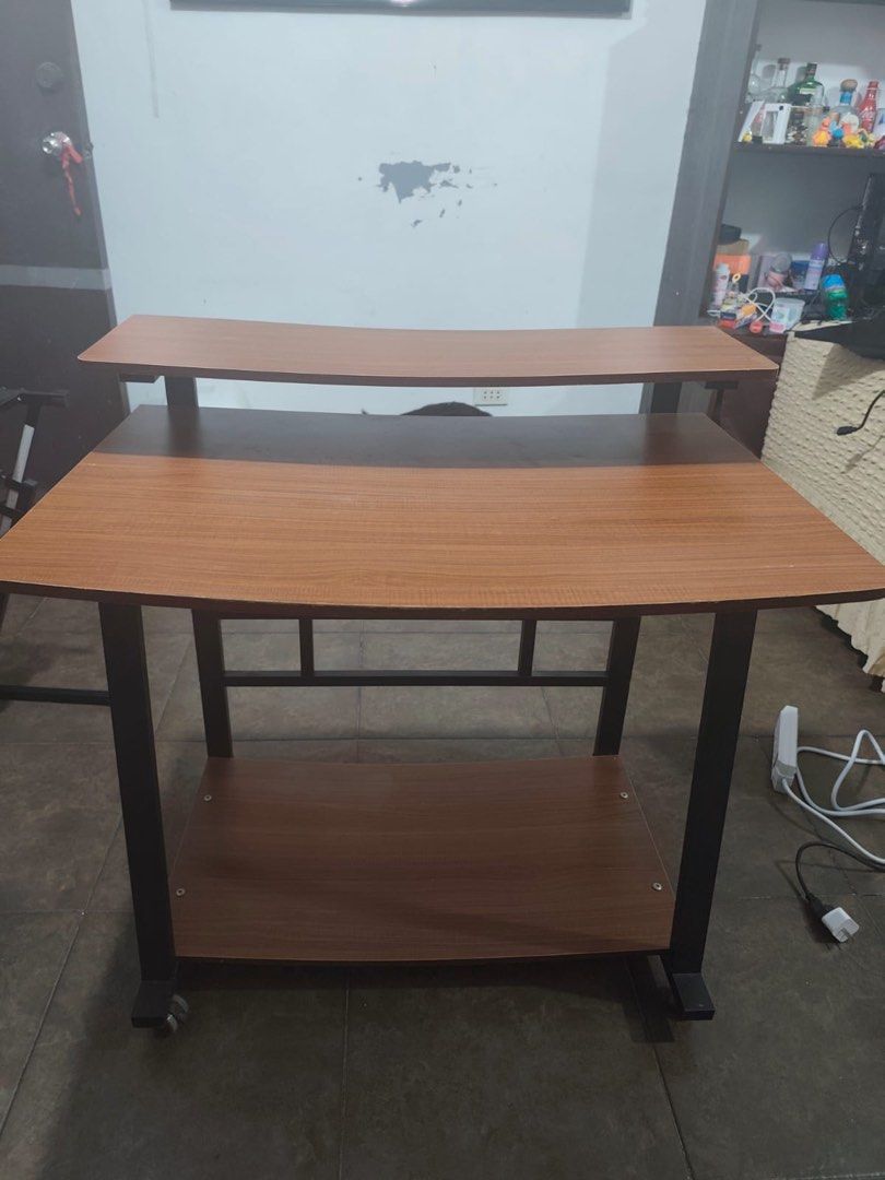 Bamboo computer table (80 x 58 x 82cm) (Category: Computer Parts) located in Lapu Lapu. Submitted by maceymacey (Listing ID 1452901934, Image 3). Description: Selling my computer table, used but not abused. Issue: bawg gamay makita sa pic, but all goods esp di kaayo bug-at inyo equipments. .