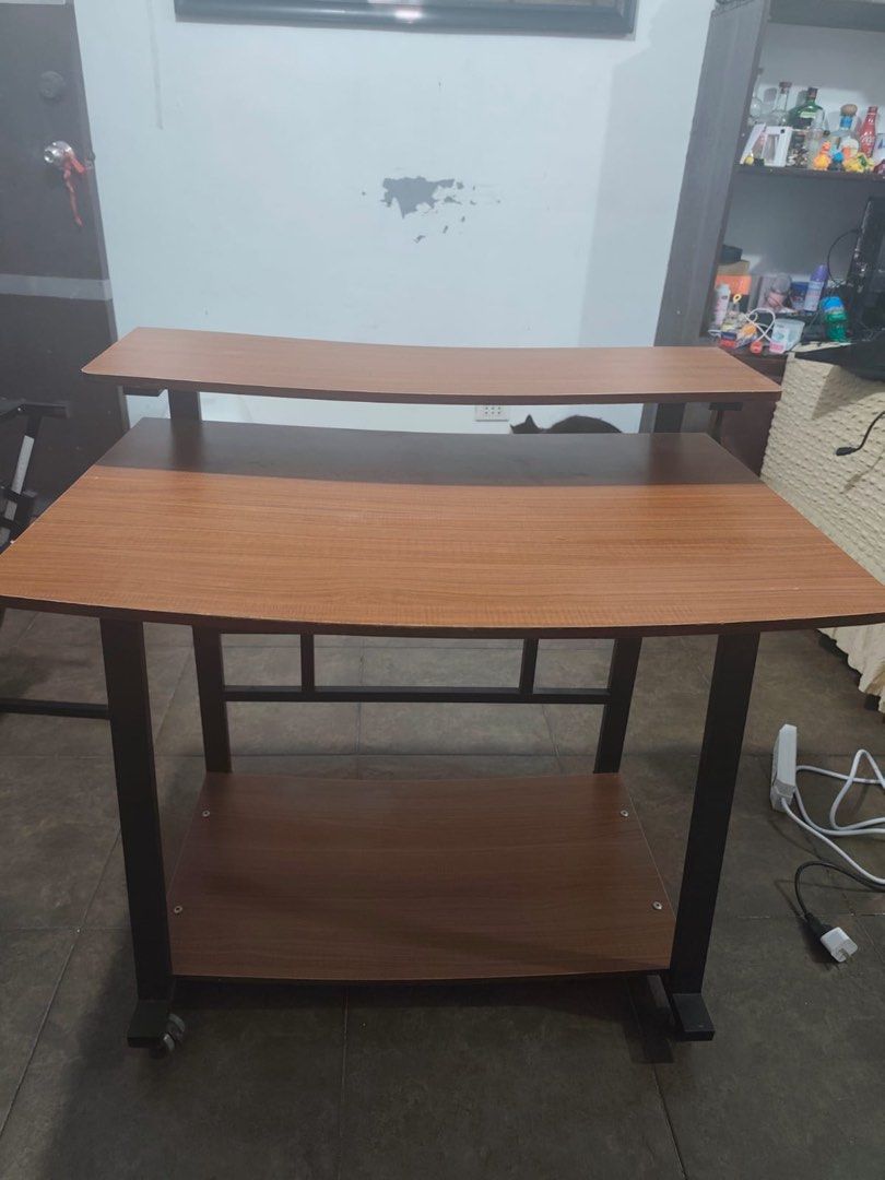 Bamboo computer table (80 x 58 x 82cm) (Category: Computer Parts) located in Lapu Lapu. Submitted by maceymacey (Listing ID 1452901934, Image 2). Description: Selling my computer table, used but not abused. Issue: bawg gamay makita sa pic, but all goods esp di kaayo bug-at inyo equipments. .