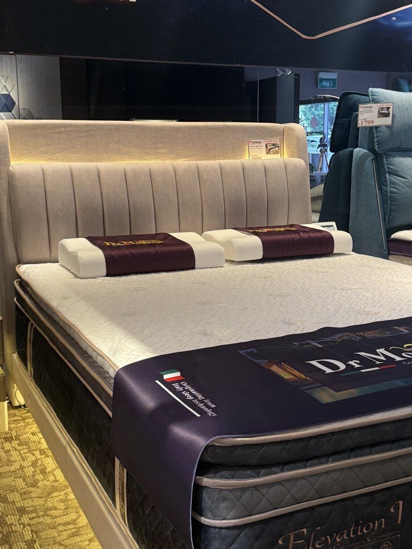 Bed Frames (Category: Bed Frames & Mattresses) located in Singapore. Submitted by modena_xuan911 (Listing ID 1452922671, Image 1). Description: .