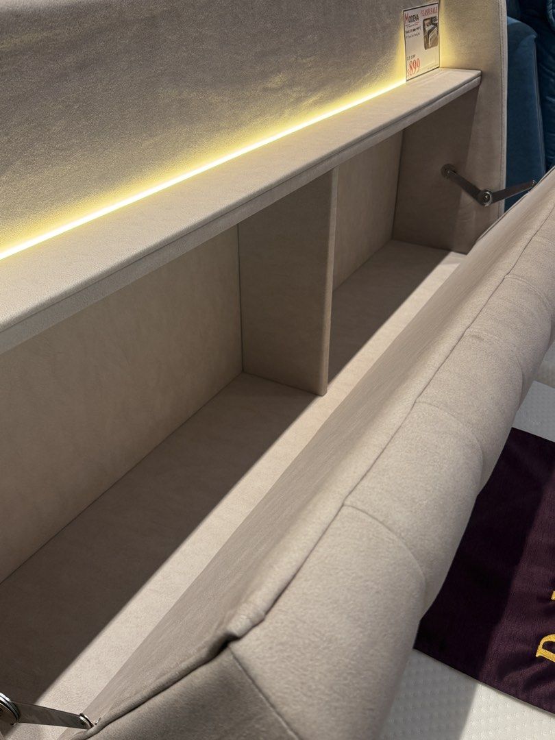Bed Frames (Category: Bed Frames & Mattresses) located in Singapore. Submitted by modena_xuan911 (Listing ID 1452922671, Image 2). Description: .