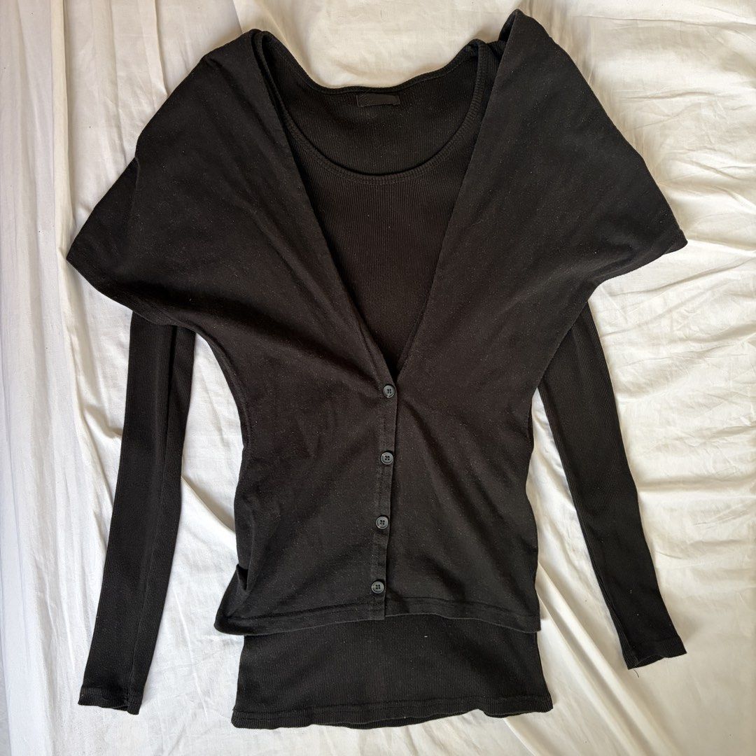 Black Buttoned Ribbed Long Sleeves (Category: Coats, Jackets and Outerwear) located in Santa Rosa. Submitted by bgcoded (Listing ID 1452921603, Image 1). Description: this is crazy so unique !! my most favorite top ever, so basic yet elevated. the buttoned fabric can act as a shawl like off the shoulder style or hoodie! stretchy fabric, can fit up to medium.
