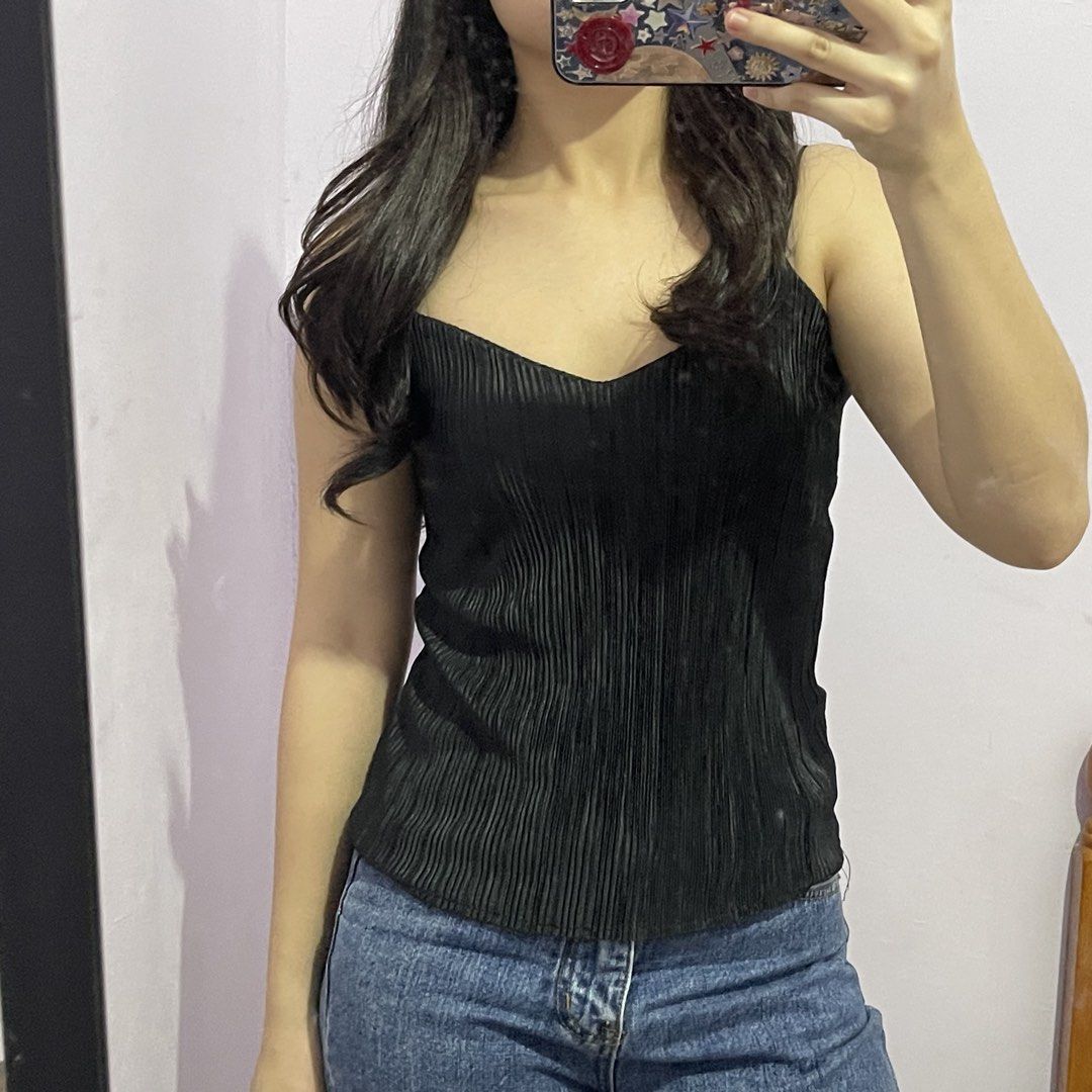 black v neck cami top (Category: Blouses) located in Davao. Submitted by bydonbu (Listing ID 1453029372, Image 2). Description: .