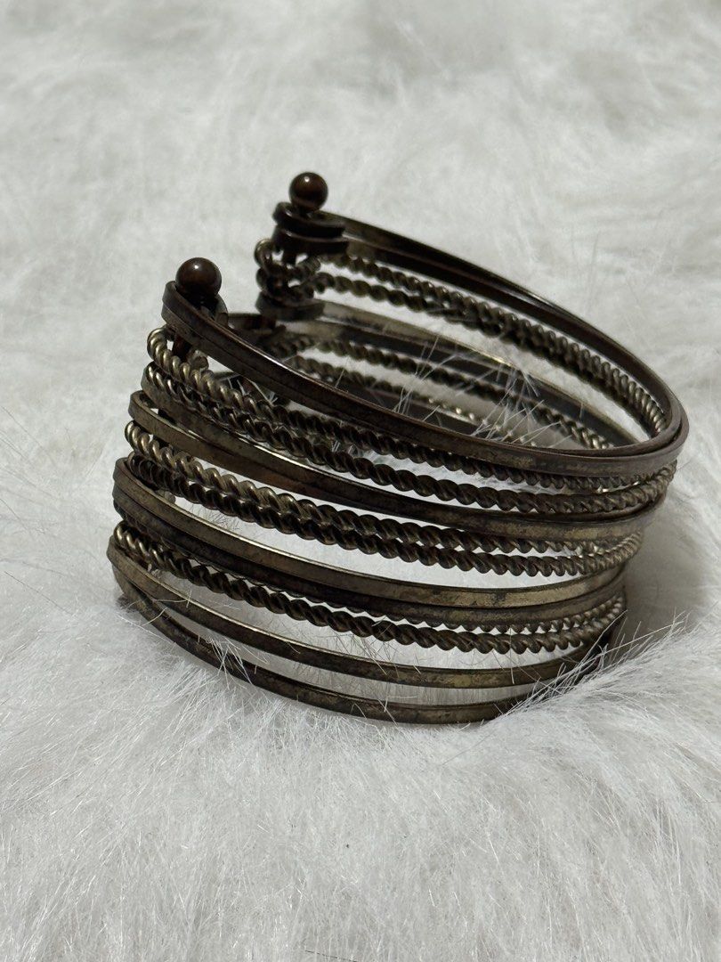 BO45 Vintage Bangle Copper Bracelet (Category: Bracelets) located in Angeles City. Submitted by zyeplustradings (Listing ID 1453045073, Image 3). Description: BO45 Vintage Bangle Copper Bracelet Material Finish: Styled in an antiqued or oxidized dark metallic bronze, gunmetal, or tarnish-effect finish. Design Structure: Multiple individual rows connected at the back opening by vertical metal bars capped with small ball or bead end-studs..