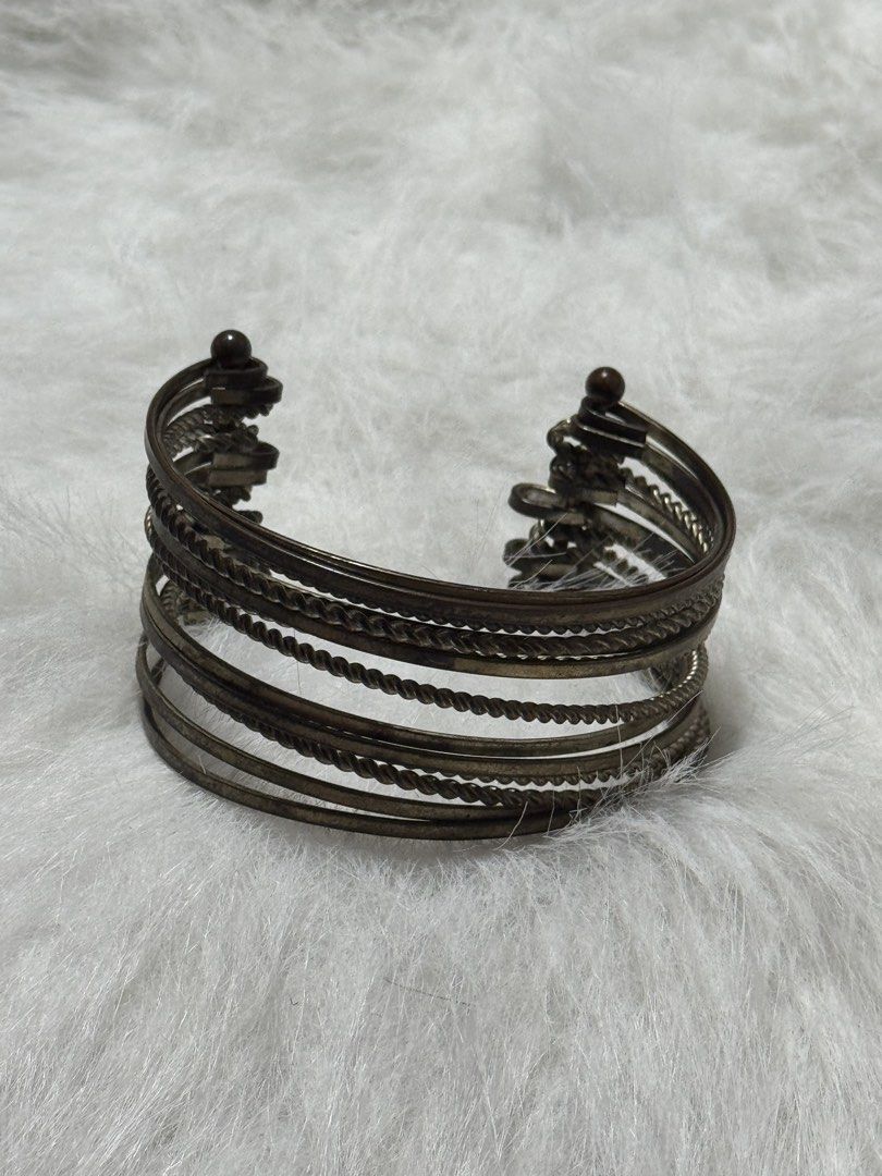 BO45 Vintage Bangle Copper Bracelet (Category: Bracelets) located in Angeles City. Submitted by zyeplustradings (Listing ID 1453045073, Image 1). Description: BO45 Vintage Bangle Copper Bracelet Material Finish: Styled in an antiqued or oxidized dark metallic bronze, gunmetal, or tarnish-effect finish. Design Structure: Multiple individual rows connected at the back opening by vertical metal bars capped with small ball or bead end-studs..