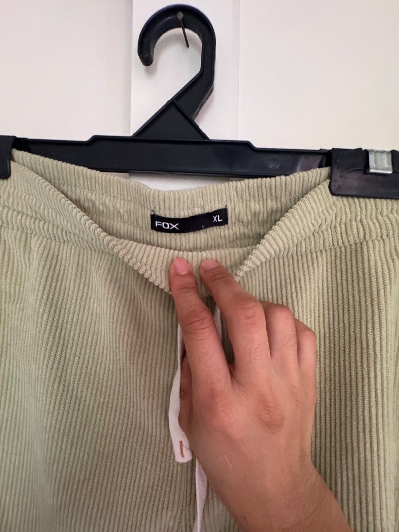 Bottom (Category: Shorts) located in Singapore. Submitted by youngwind.3dff77 (Listing ID 1452892287, Image 3). Description: Clearing.